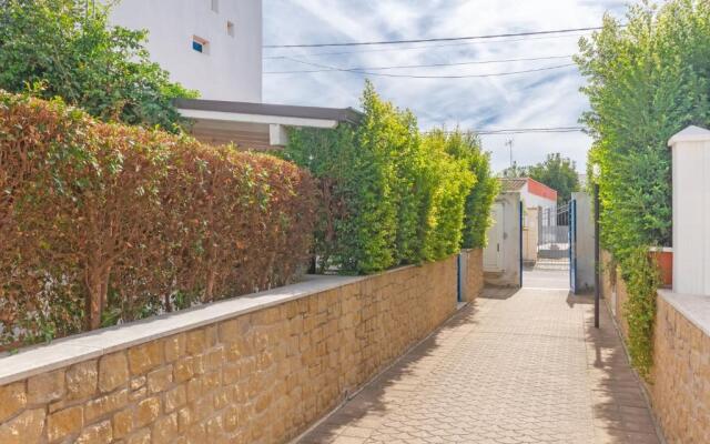 Luxury Holiday Home With Swimming Pool in Torre Lapillo