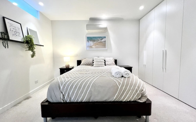 Readyset Apartment on Emerald