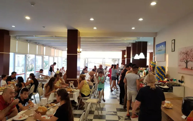 Bella Pino Beach Club Hotel