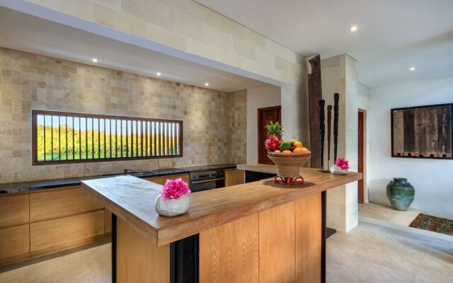 Luxury 5 Bedroom Villa With Private Pool, Bali Villa 2055