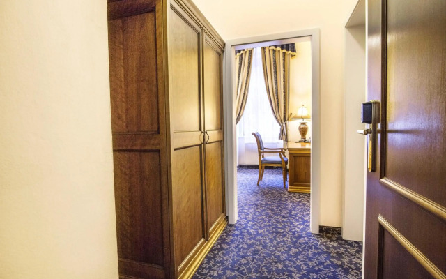 Ontario Hotel Garni