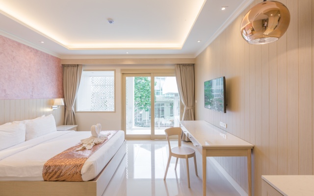 The Sea - Cret Hua Hin