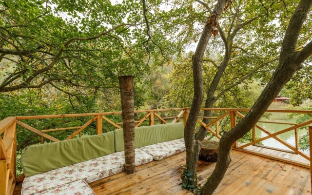 Cozy House Surrounded by Nature in Agva