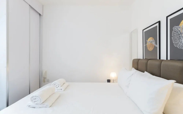 Quiet Hideaway & Terrace near Beach by FeelHome