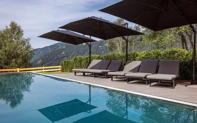 Superior Apartment With Shared Pool