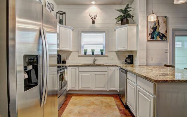 7th Sunrise 3 Bedroom Condo by RedAwning