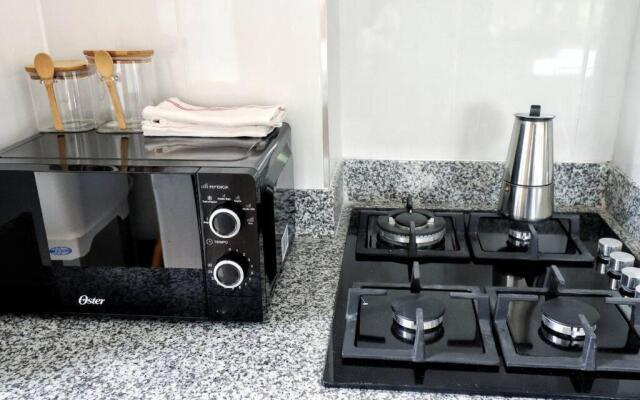 Sleek 1-Bedroom Condo w/Rooftop Hot tub in Gazcue