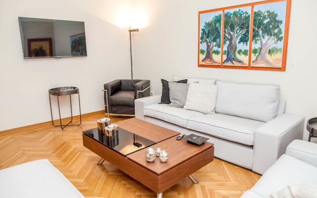 A Chic Kolonaki Apartment