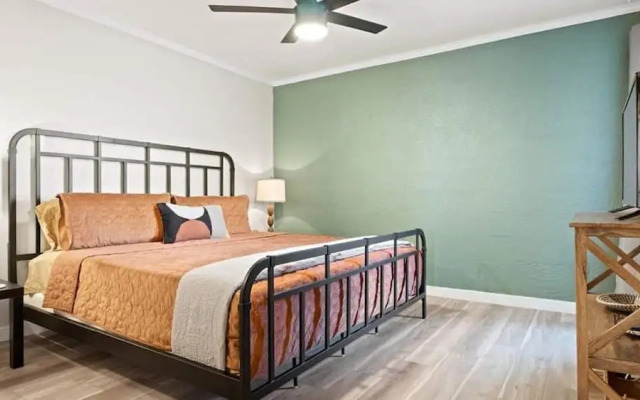 Modern and Sophisticated Old Town Scottsdale Gem!