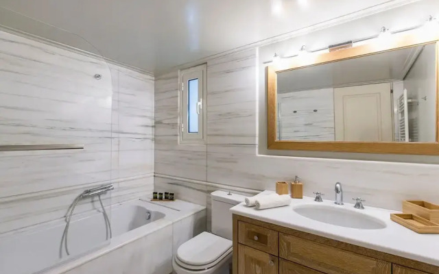 Aerides 3 Luxury Suites