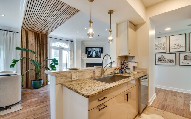 Luxury Atlanta Rental w/ Balcony: Near Buckhead!