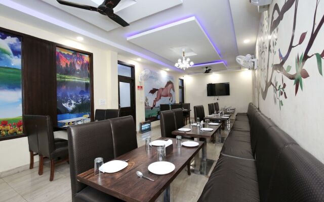 OYO 10070 Hotel Satkar Regency