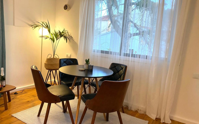 Charming apartment in a duplex with garden & balcony