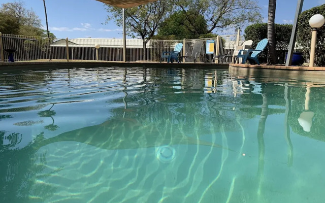 Riverland Motor Inn & River's Restaurant