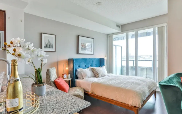 Liberty Village Condo w Parking