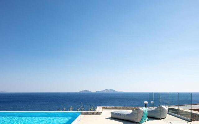 Seafront elegant villa, with infinity pool & devine views!