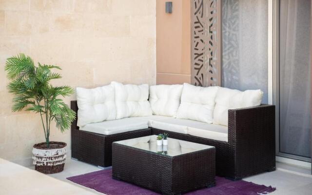 Exotic 1BDR w Outdoor Terrace Pool & Beach Access