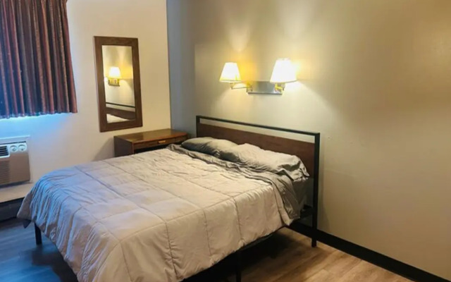 Capital O Swan Inn Comstock Park