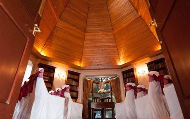 The Glen Yr Afon House Hotel