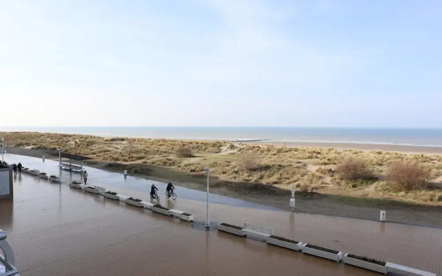 Apartment in Nieuwpoort by the Beach