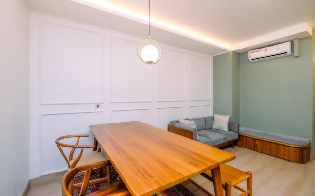 Modern Look 2BR at Sentul Tower Apartment