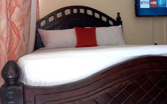 Lux Suites Carina Studio Apartments