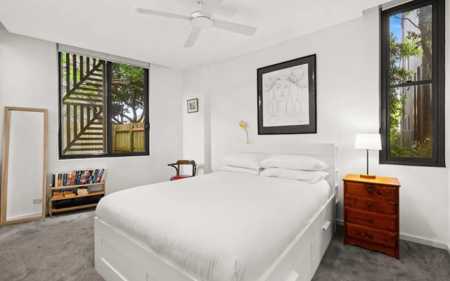 Spacious 2-bed Retreat With BBQ & Courtyard – Guest Rooms – Sydney