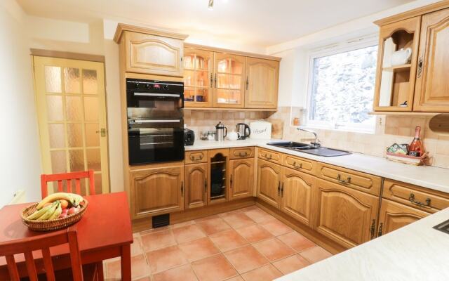 3 Bronwen Terrace