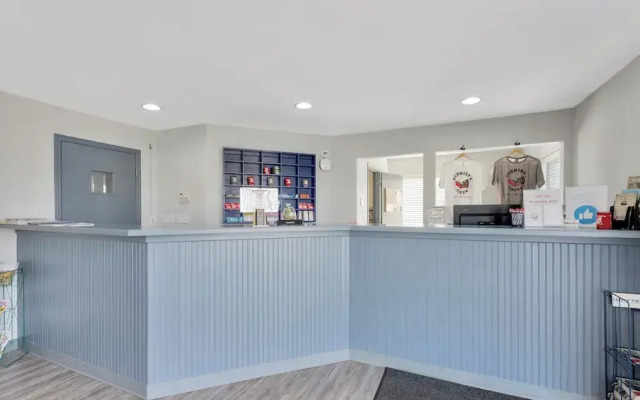 Schmidt's Creek Hotel