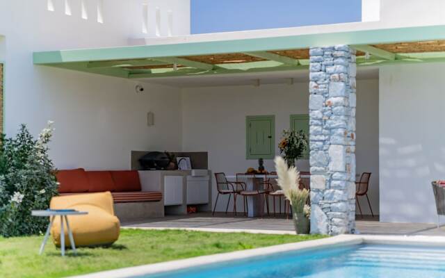 Plioni Villas & Suites