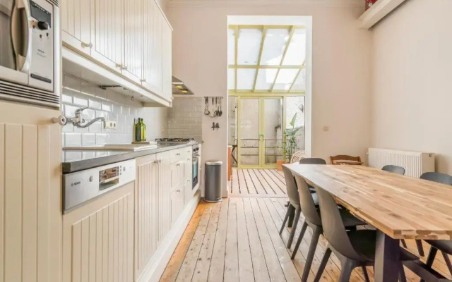 Characterful Town house promenade, fish market,