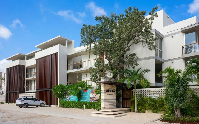 Studio wterrace, hammock, and pool access