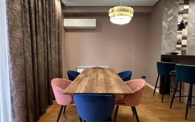 2 Bedroom Apt on Republic Square