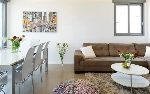 Comfort 3BR & Balcony by FeelHome