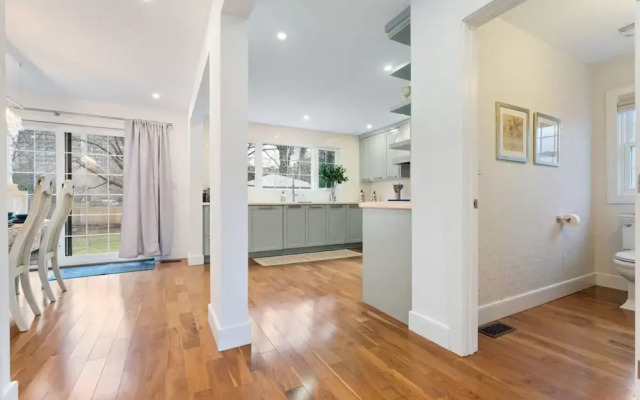 Spacious 2bdrm Home in Burlington