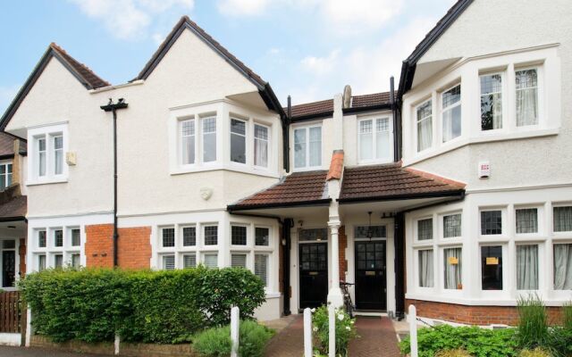 Beautiful 4BR Family Home in Leafy SE London
