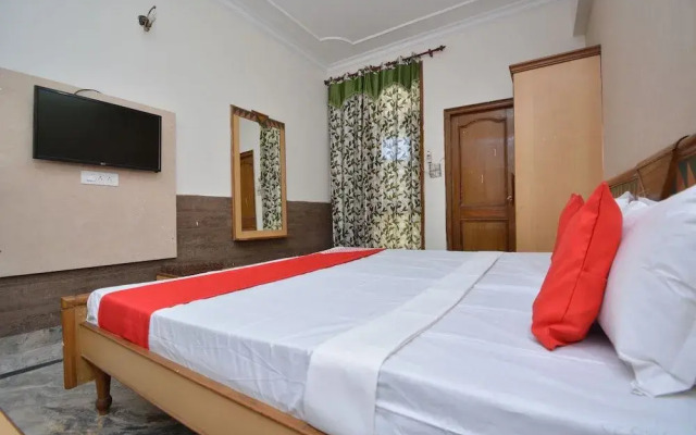 Oyo 40230 Hotel Royal Palace