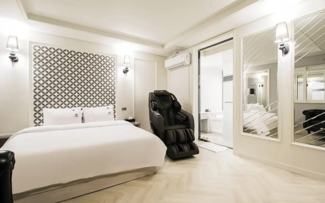 2Night Hotel