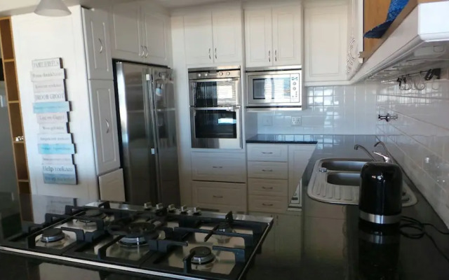 Dutton's Cove Guesthouse