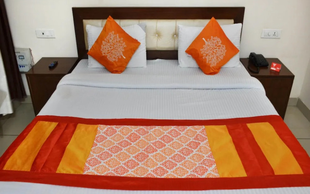 OYO Flagship 6298 Motel Divine
