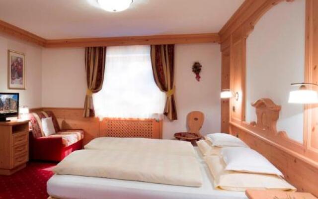 Adria Garni B&B Residence Corvara