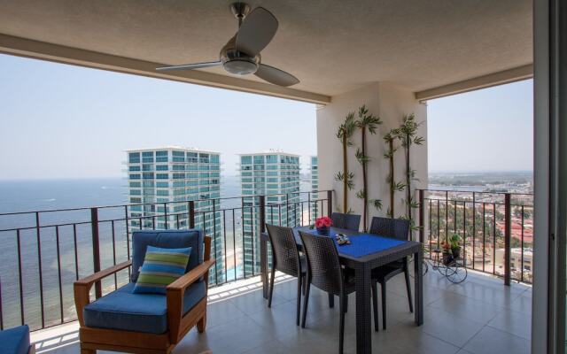 Oceanview 2 Bedroom Condo With Balconies
