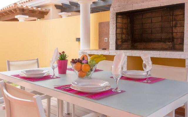 Villa Bella Lucia 1. Piscina Climatizada, WiFi, BBQ.