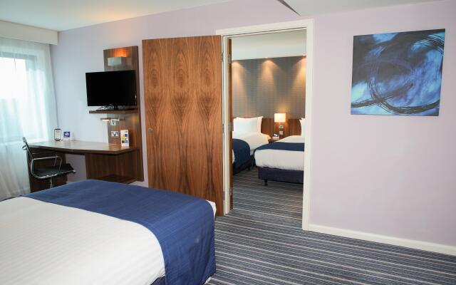 Holiday Inn Express London Heathrow T5, an IHG Hotel