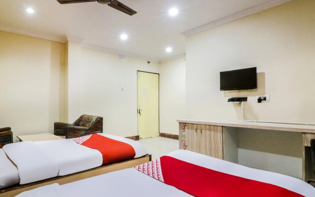 OYO 38200 Hotel Goutam Vihar