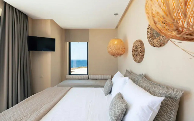 Seafront luxury villa with infinity pool & devine views!