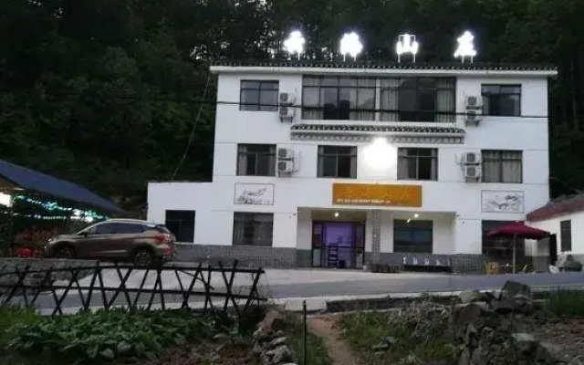 Luotian Yunhai Mountain Villa