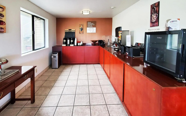 OYO Woodland Hotel and Suites