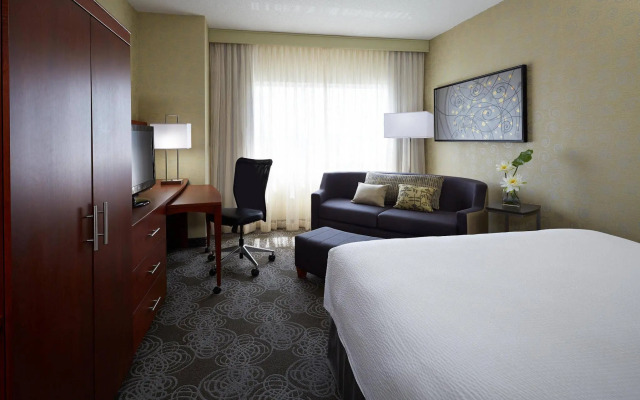 Courtyard by Marriott Montreal Airport