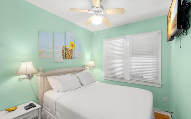 Poolside Suite by Brightwild Pvt Pool Parking
